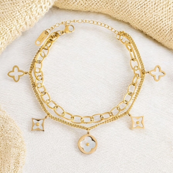 ποΈElegant 18K Gold Plated Geometric Charms Bracelet β Mother of Pearl Inlayβ¨ - Picture 7 of 11